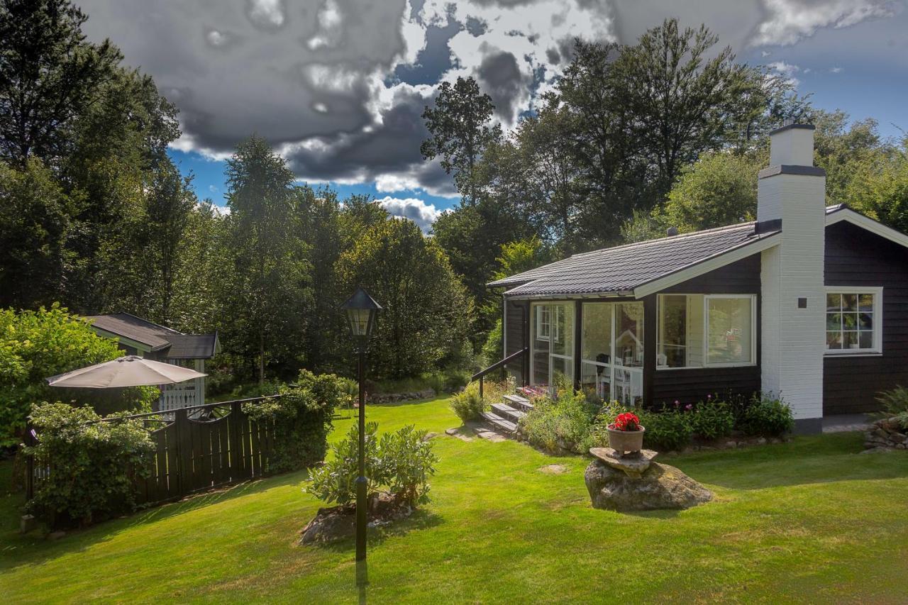 Very Nice Cottage By The Lake. Lursjoen! Hästveda Exteriör bild